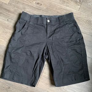 Womens Lee Comfort Black Bermuda Shorts size 4 Medium